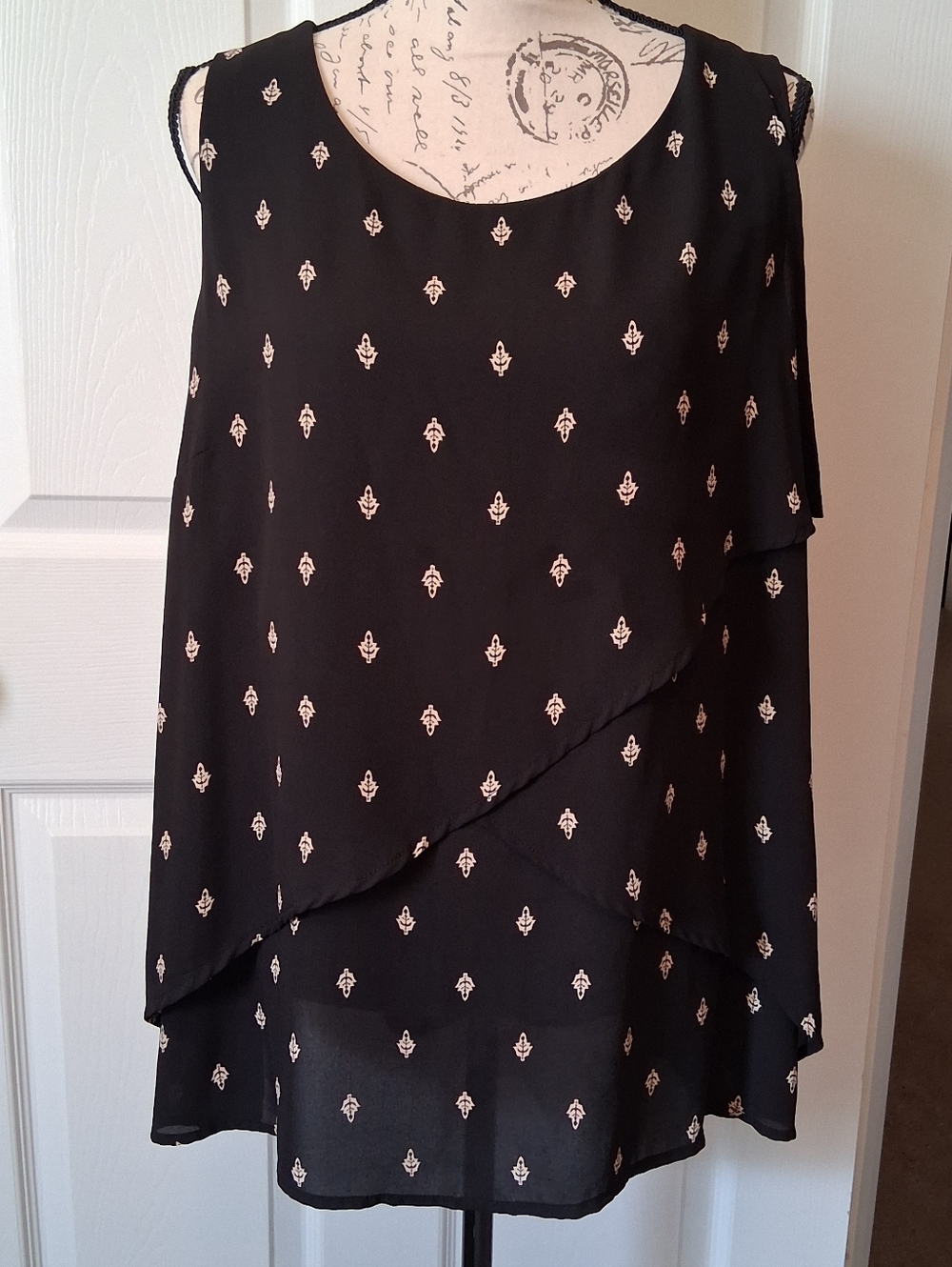 AVA & VIV Blue and White Sleeveless Tunic Blouse. 2X